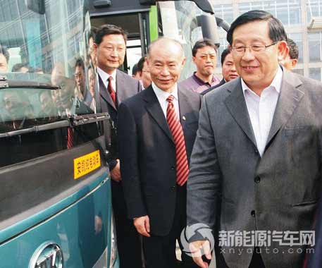 万钢部长视察安凯纯电动客车