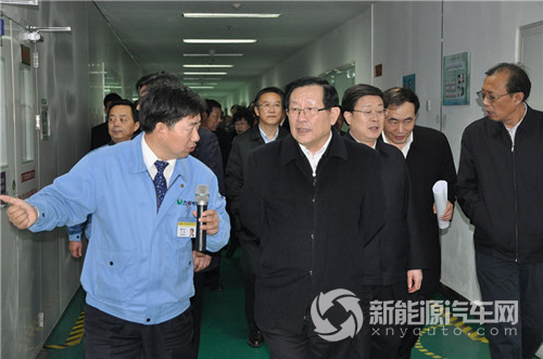 万钢部长在天津考察新能源汽车
