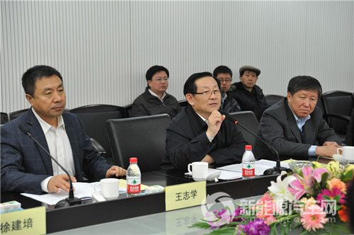 万钢部长在天津考察新能源汽车