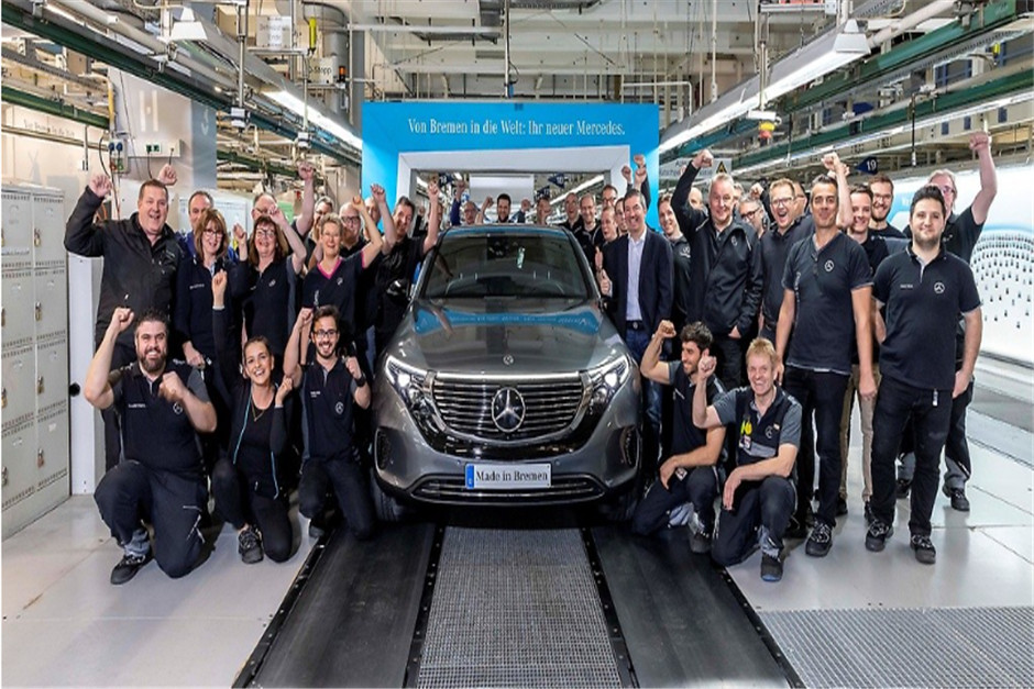 梅赛德斯-奔驰首款纯电动汽车EQC正式下线