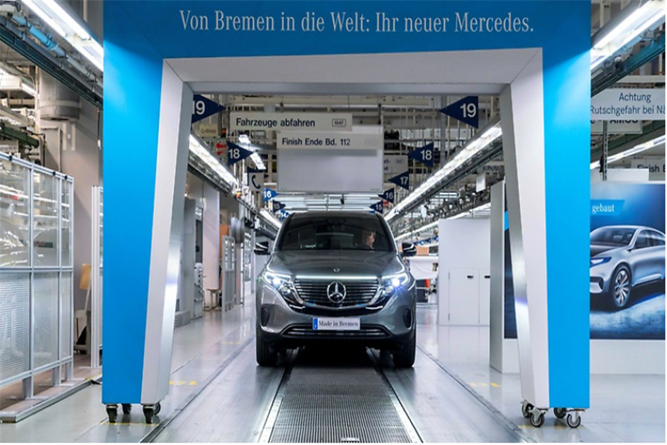 梅赛德斯-奔驰首款纯电动汽车EQC正式下线