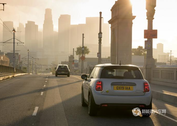 MINI COOPER SE 2020年3月交付