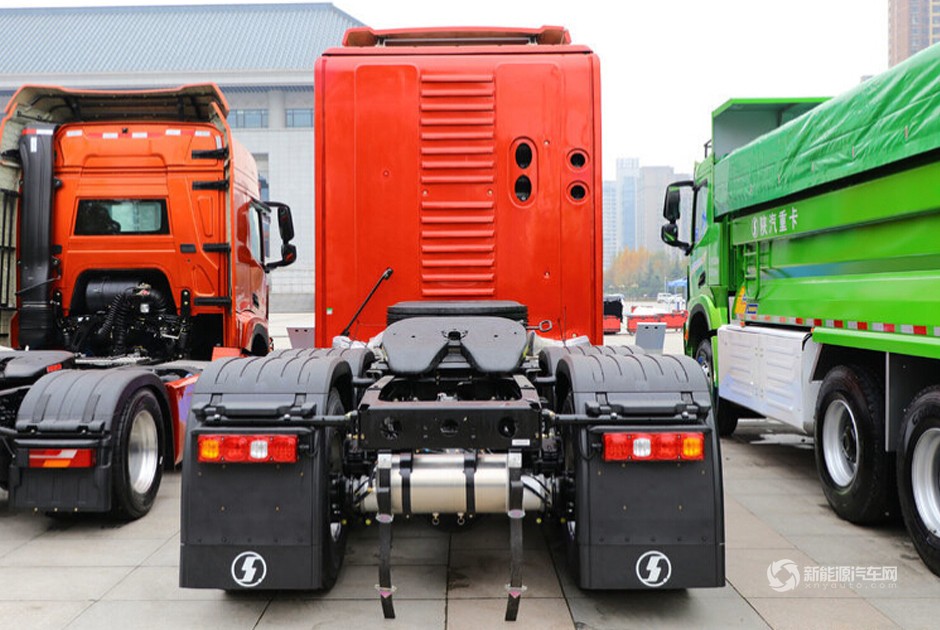 陕汽德龙X5000 轻量化版 6X4 排半燃料电池牵引车