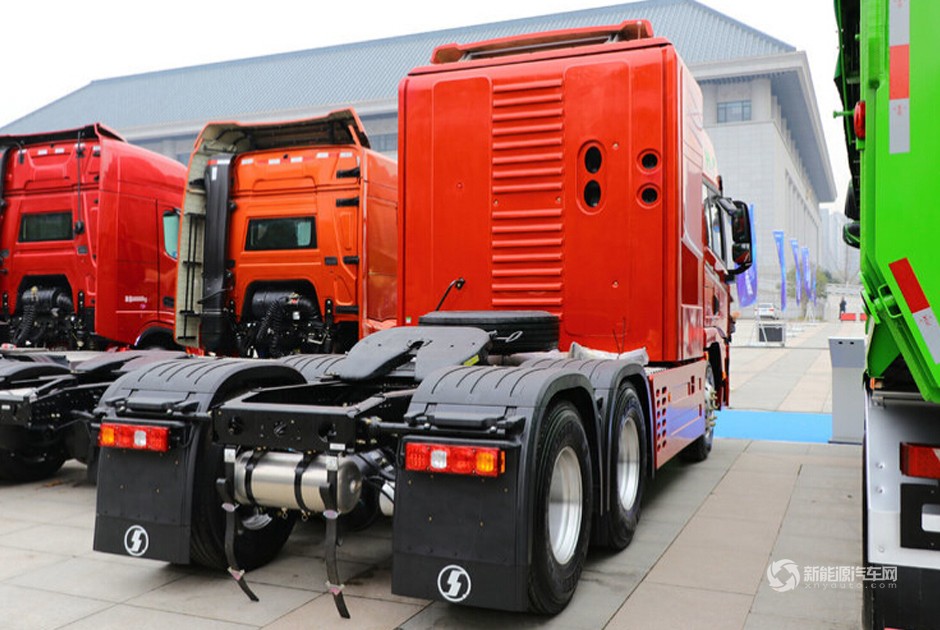 陕汽德龙X5000 轻量化版 6X4 排半燃料电池牵引车