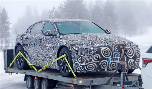 续航或达470km 疑似捷豹XJ EV骡车谍照