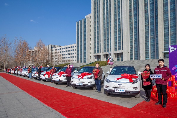 提新车、过大年 江淮iEVS4百台交车盛典圆满举行