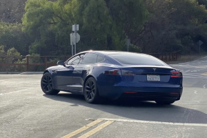 有望于2021年交付 疑似特斯拉Model S Plaid原型车谍照