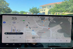 特斯拉就授权Autopilot技术 进行初步讨论