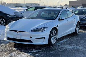 延续传统方向盘 新款特斯拉Model S实车曝光