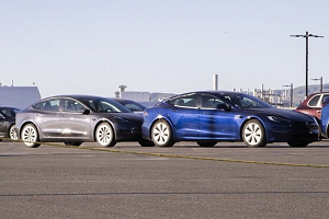 或即将开始交付 特斯拉Model S Plaid量产版曝光
