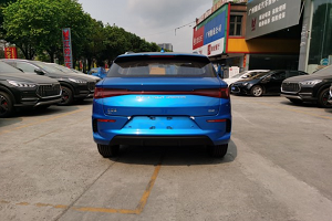 搭载刀片电池/续航401km 比亚迪新款e2实车曝光