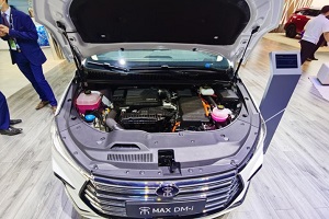 宋MAX DM-i新车亮相2021上海车展 油耗低至1.5L