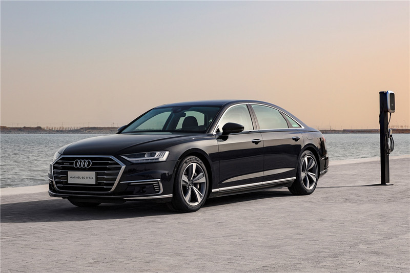 奥迪A8L插电混动 2021款 60 TFSIe quattro