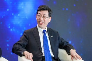 2025年新能源汽车销量占比超30% 百人会副理事长兼秘书长张永伟表示
