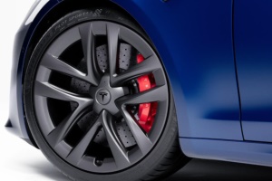 特斯拉为Model S Plaid提供碳陶瓷刹车选装包