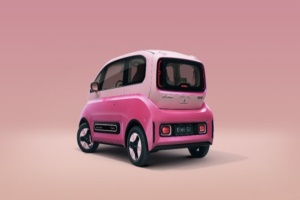 可通过官方APP及小程序购买 宝骏推出KiWi EV“猪小八”车贴