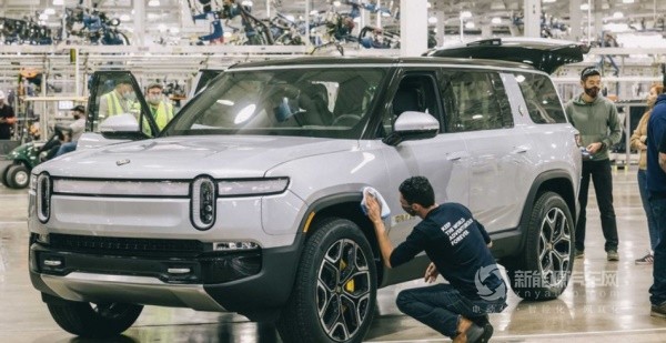 RIVIAN RS1