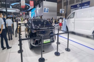 北汽瑞翔C5 EV首发亮相2022重庆车展