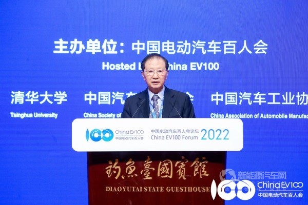 中国电动汽车百人会理事长陈清泰：抢占电动化、网联化、智能化先机