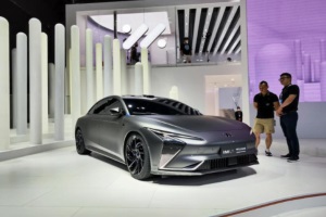 智己L7性能版概念车正式亮相2022成都车展