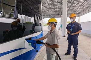 续航300公里 上海奉贤首批5辆氢燃料公交车正式投入运营