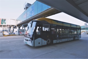 一目了然！格力钛新能源摆渡车全方位VS传统燃油摆渡车