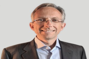 法拉利CEO Benedetto Vigna：可以从特斯拉身上学到很多东西