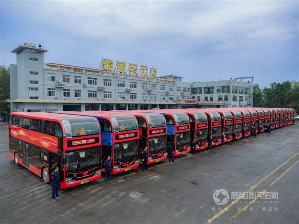 宇通纯电动双层观光巴士