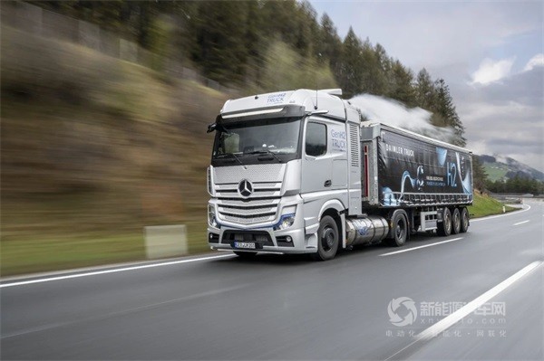 戴姆勒氢燃料电池卡车