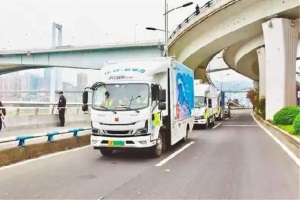 百余辆“重庆造”氢能源燃料电池车穿梭在“走廊”上