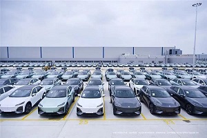 上市脚步渐近：深蓝S7首批量产车于南京智慧工厂下线