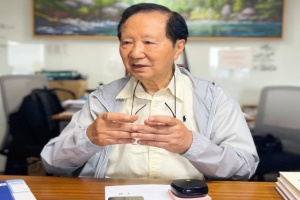 百人会理事长陈清泰：前景可期，但中国电动汽车绝不能掉以轻心