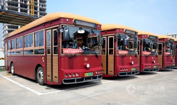格力钛新能源仿古铛铛车