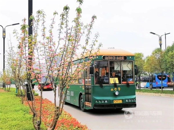 格力钛新能源仿古铛铛车