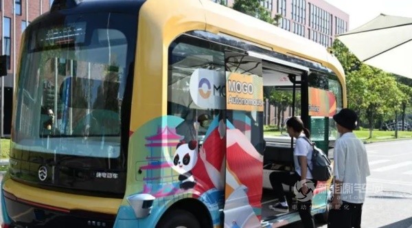 金旅“驰睿”自动驾驶巴士