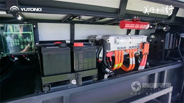 宇通C8E跨界版新能源客车