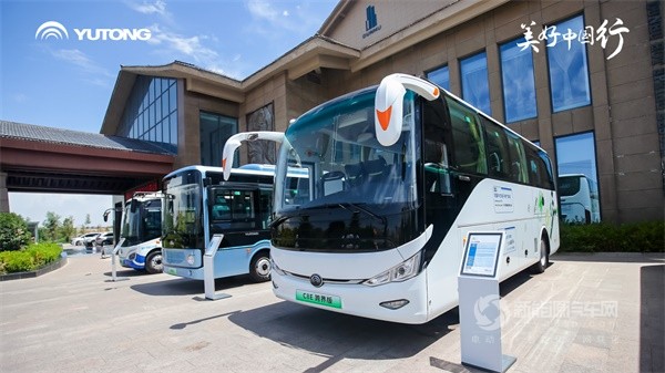 宇通C8E跨界版新能源客车