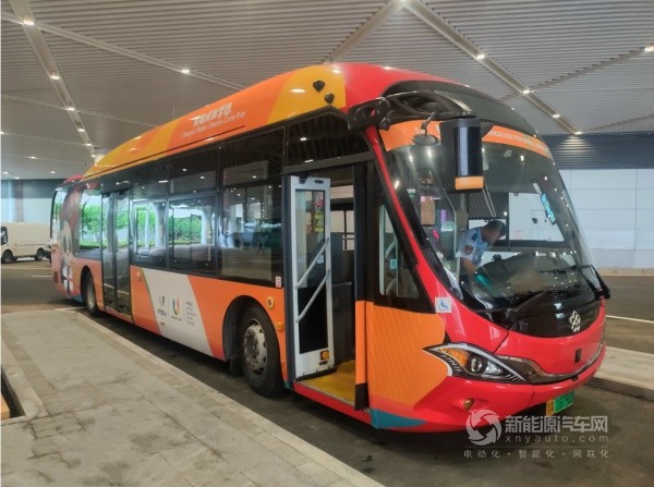 格力钛奔新能源马公交车