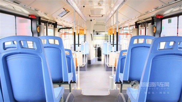 格力钛奔新能源马公交车
