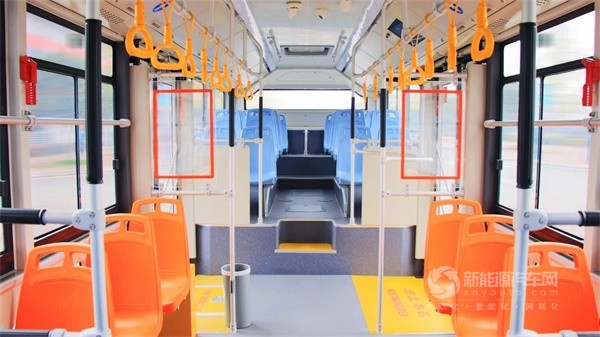 格力钛奔新能源马公交车