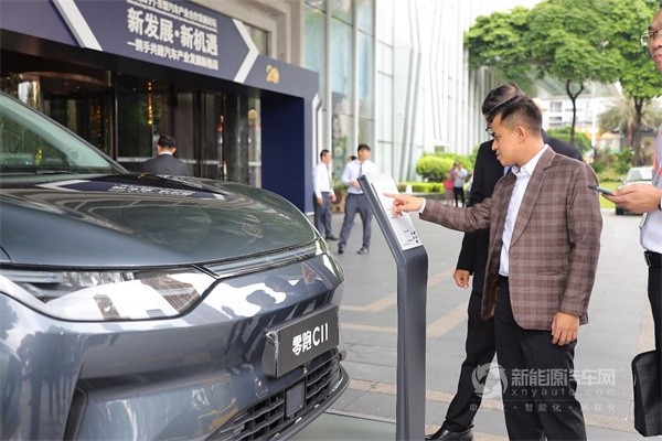 零跑C11