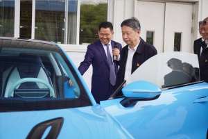 打造中国新能源汽车出海新模式!国研智库调研哪吒汽车