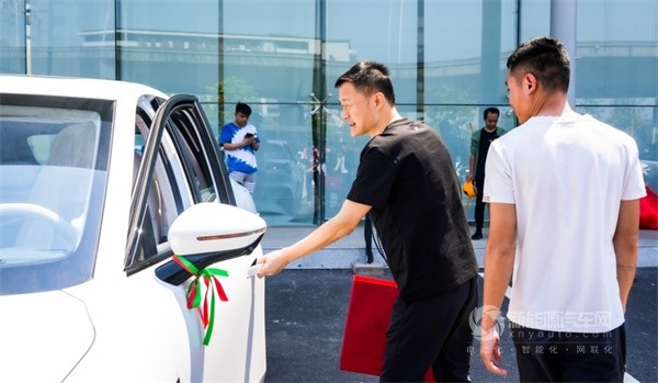 哪吒汽车