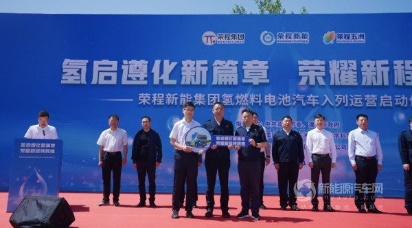 乘龙H7氢能牵引车
