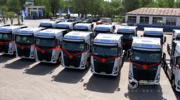乘龙H7氢能牵引车