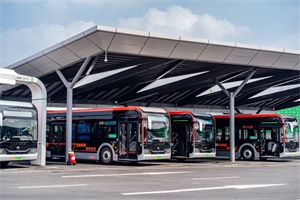 新华社报道宇通智能网联公交车：探索未来城市出行新蓝图!