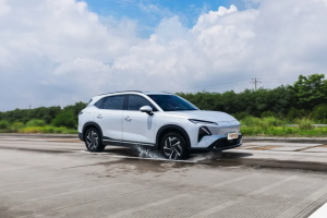 将于8月28日上市，五菱星光S斩获2024中国十佳底盘