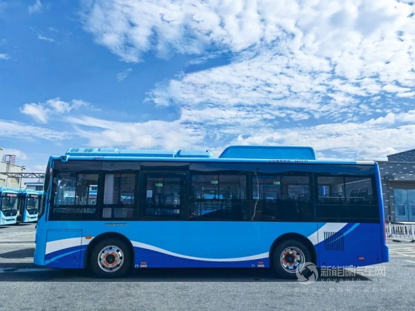 吉利星际客车