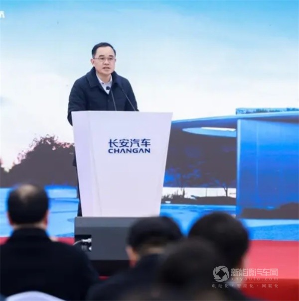长安汽车董事长朱华荣