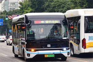 跑社区、接园区......中车电动120辆“鲸典”奔赴成都大街小巷